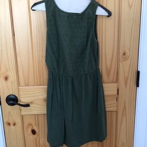 Junior’s green sleeveless summer dress.